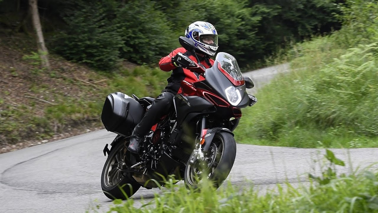 MV Agusta Turismo Veloce Lusso SCS: Exploring the Benefits of Smart Clutch System & Ride Experience