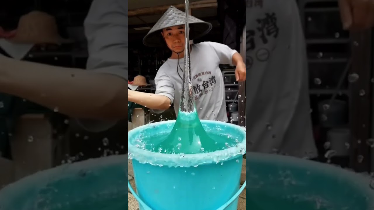 Can you cut water in half? Air boleh dicincang dengan pisau? #cuttingskills #shorts #memes #skills